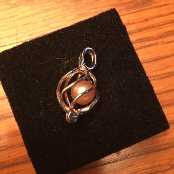 Sterling Heart Cage with Fresh Pink Water Pearl - Picture 1 of 4